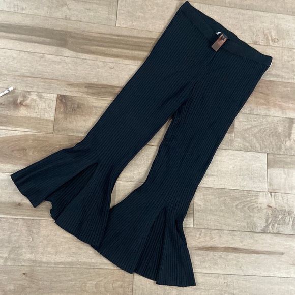 Cropped black ribbed flare pants, size L - Picture 1 of 5